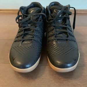 Nike zoom kobe mid ext Python